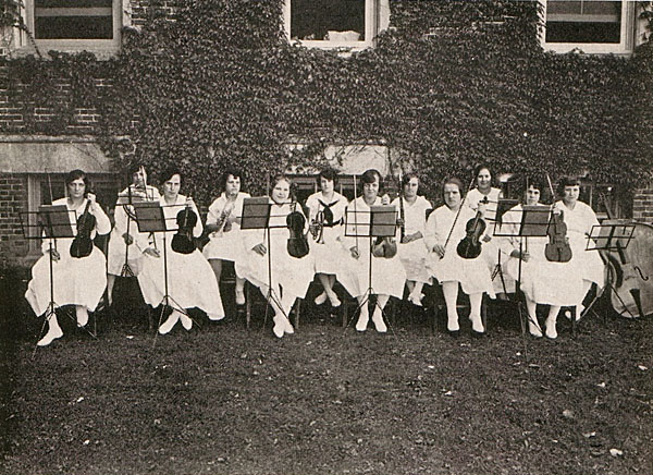 Girls Orchestra, 1922